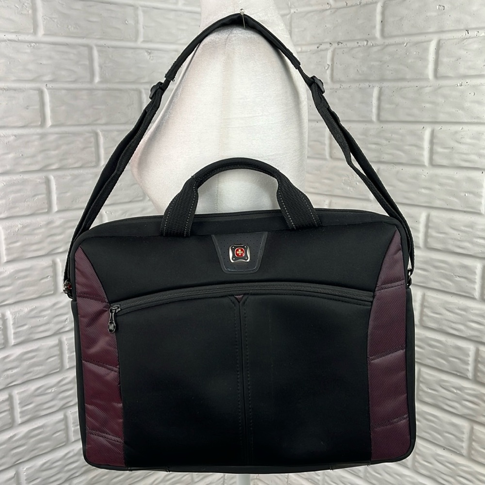 SWISSGEAR NEOPRENE LAPTOP SHERPA SLIM CROSSBODY CUSHION BLACK BRIEFCASE & Bonus